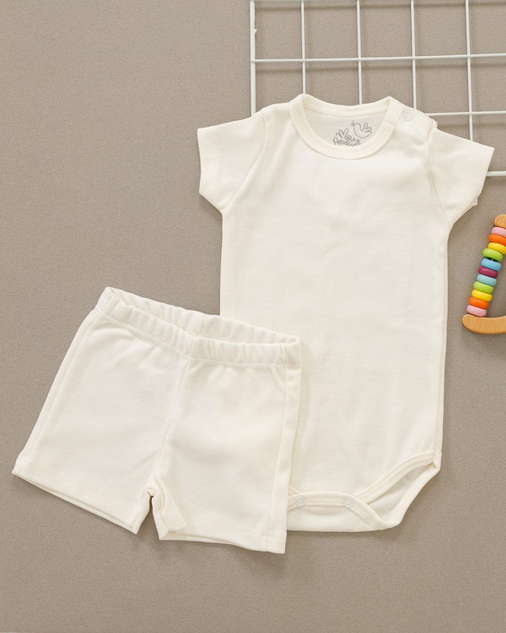 Conjunto Bebê Body e Shorts Off White
