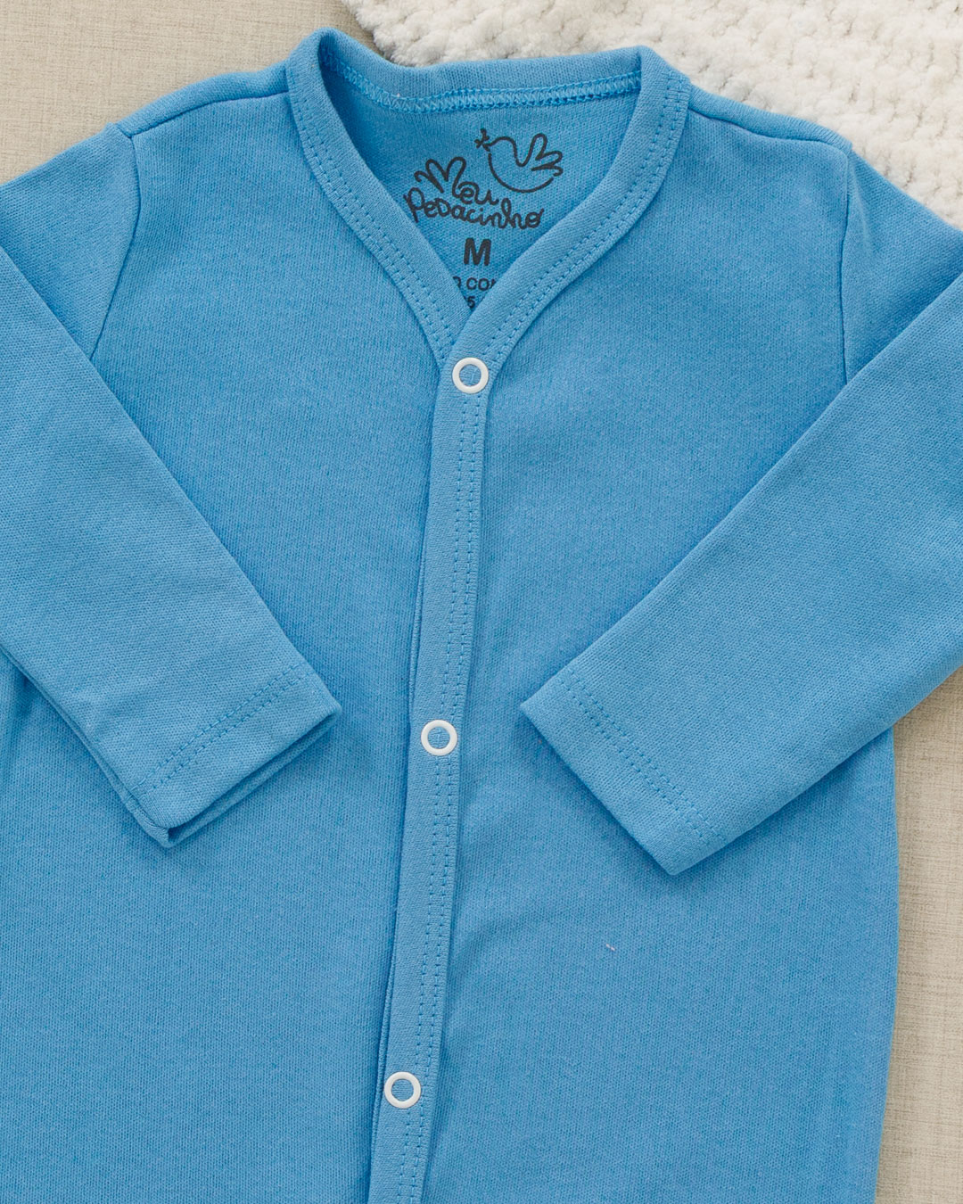 Macacão Bebê Suedine Básico Azul com Pé - Imagem 2