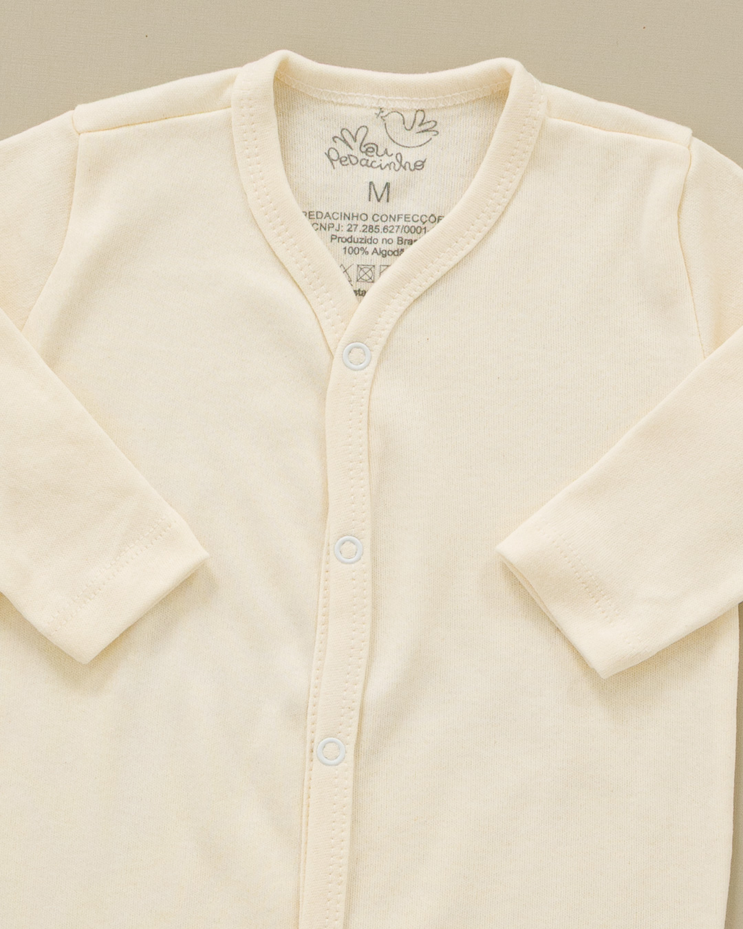 Macacão Bebê Suedine Básico Off White com pezinho - Imagem 2