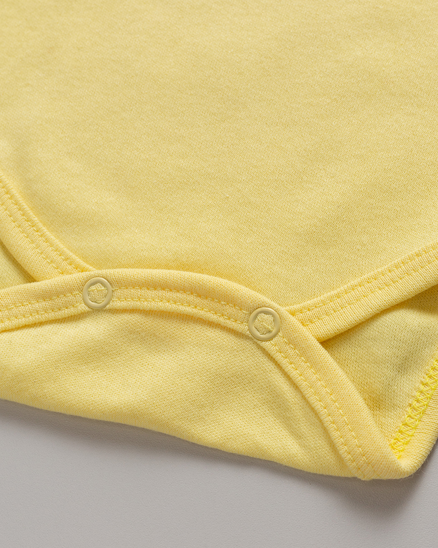 Macacão Jardineira Premium Bebê com Body Astronautas Amarelo - Image 4
