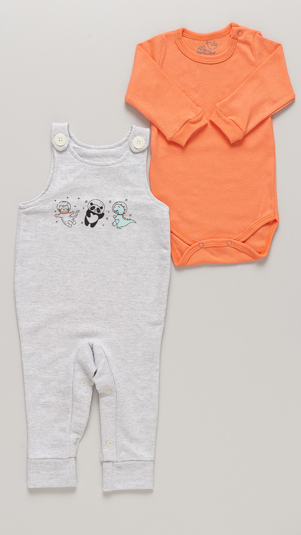 Macacão Jardineira Premium Bebê com Body Astronautas Salmão