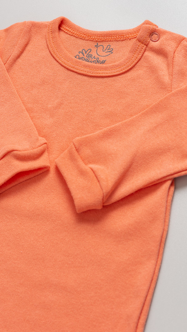 Macacão Jardineira Premium Bebê com Body Astronautas Salmão - Imagem 6