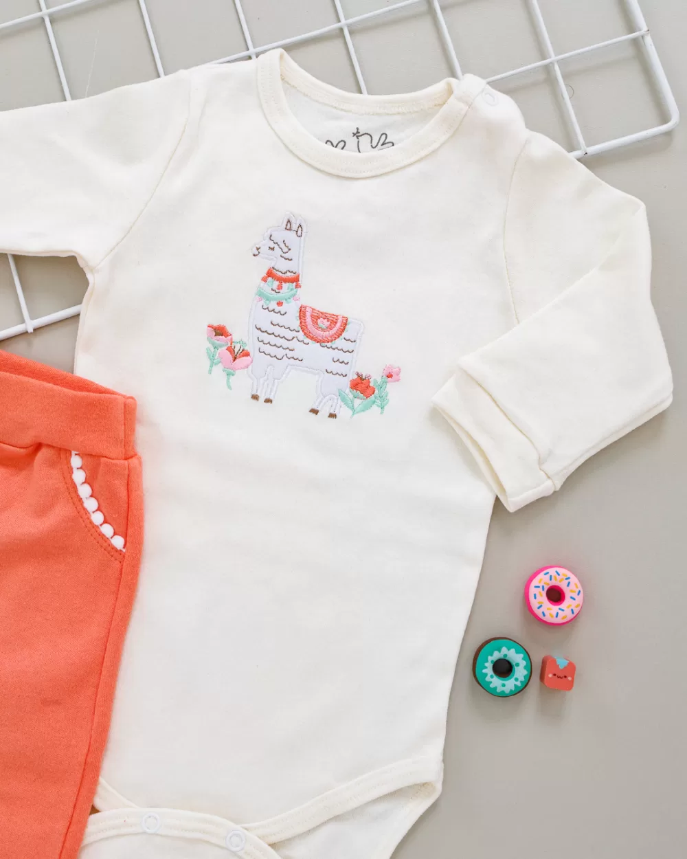 Conjunto Bebê Body e Calça Lhama Salmão - Image 2