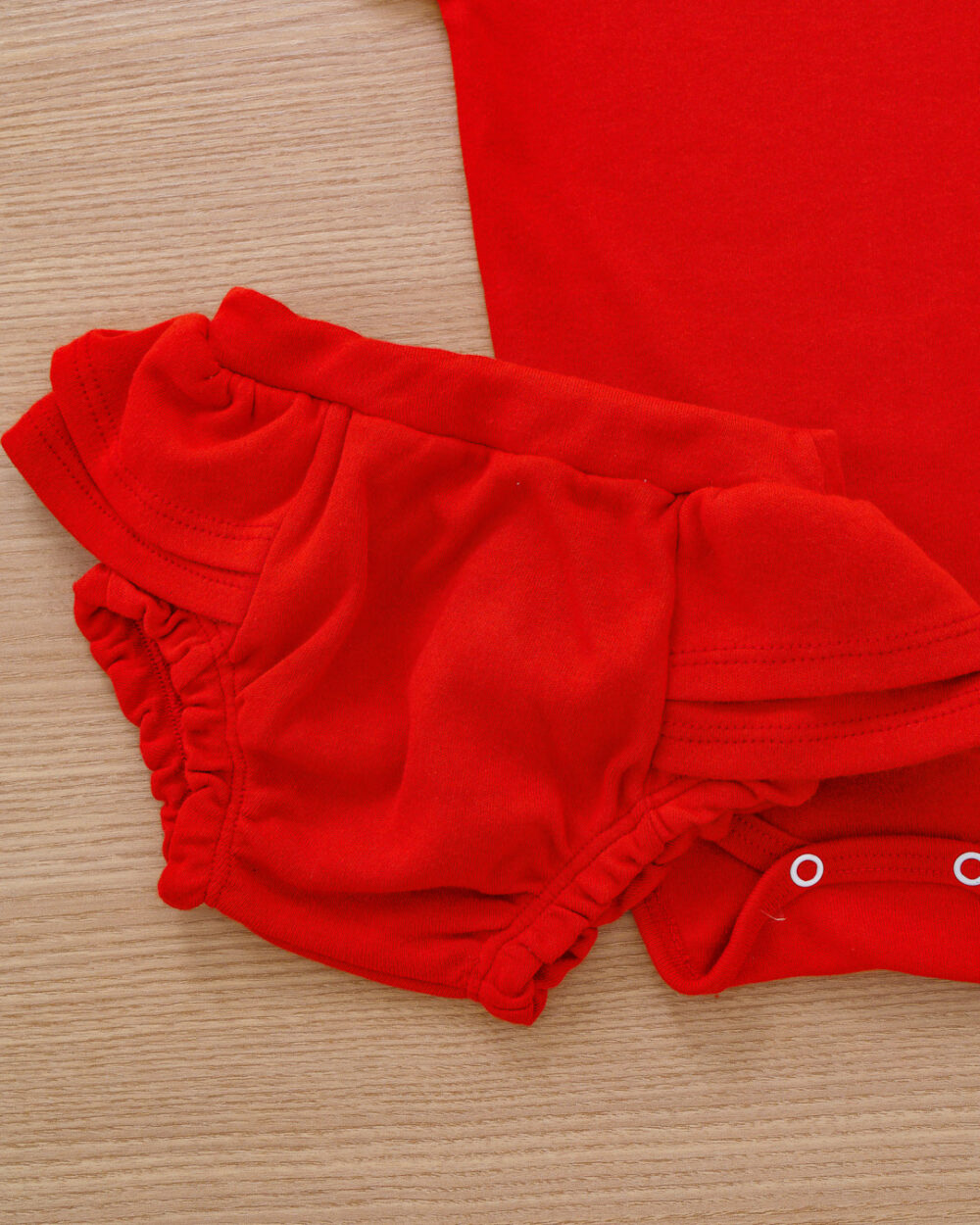 Conjunto Bebê Body e Tapa Fralda Suedine Vermelho - Image 2